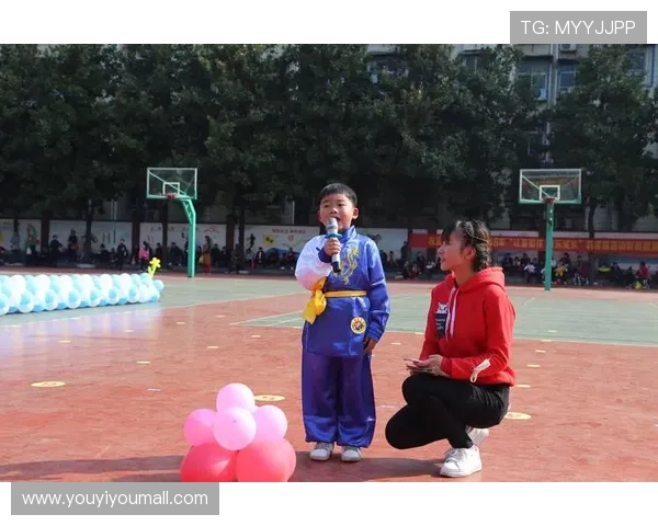 足球明星在逆境中沉思的瞬间与无奈的心声 足球明星在逆境中沉思的瞬间与无奈的心声